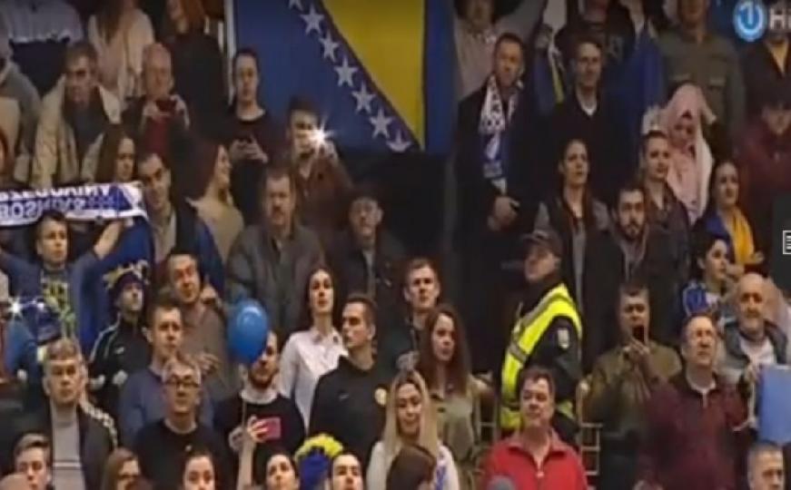 BH Fanaticosi neumorni: Tuzlanskim Mejdanom se orilo 'Jedna si jedina' (VIDEO)