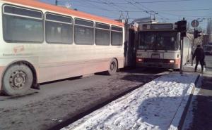 'Zaledio' trolejbus na Skenderiji (FOTO+VIDEO)