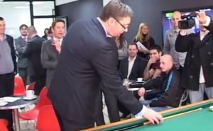 Kako Aleksandar Vučić igra bilijara (VIDEO)
