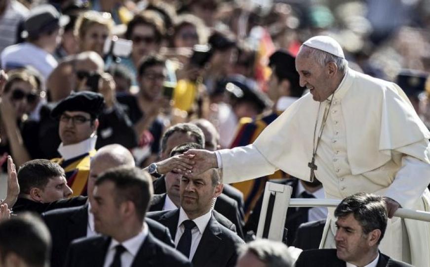 Papa Franjo posjetit će Rimsku džamiju naredne srijede