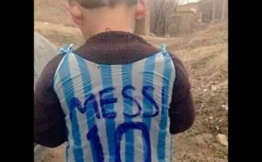 Fotografija preplavila internet: Messi traži dječaka iz Iraka da bi mu poklonio dres