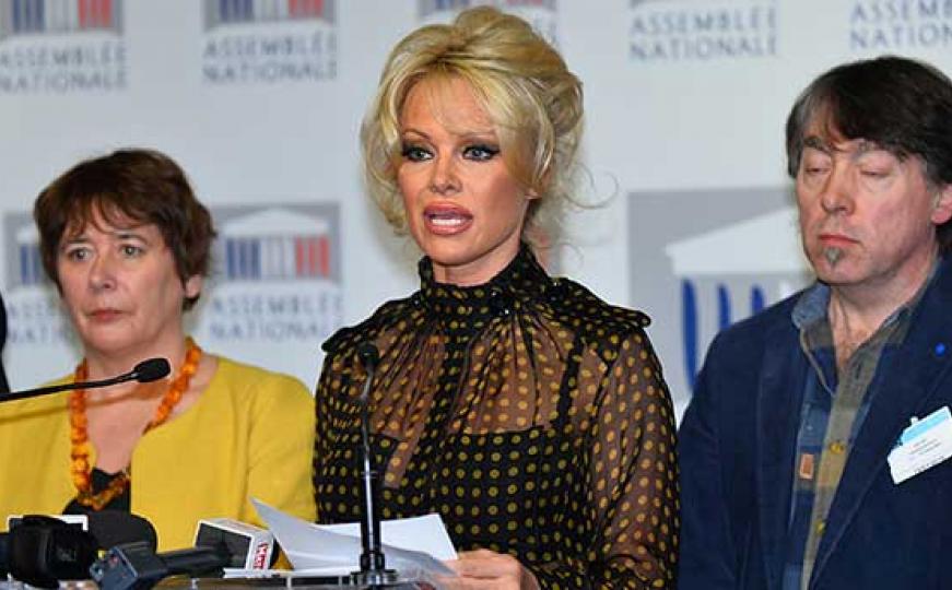 Nije 'patka': Pamela Anderson u francuskom parlamentu govorila o zaštiti gusaka i pataka (FOTO)