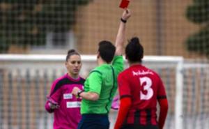 Sudac za vrijeme utakmice zavodio fudbalerku: Kaznio njen tim jer je odbila poziv na kafu