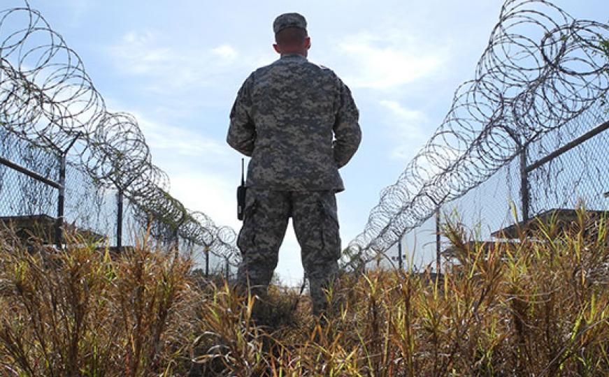 Dvojica zatvorenika iz Guantanama prebačena u BiH i u Crnu Goru