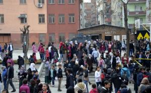 Turska: Bačen eksploziv u dvorište škole tokom podjele knjižica, petero učenika ranjeno