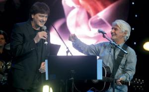 Hit dana: Kemo i Čola i 'Sinoć nisi bila tu...' (VIDEO)