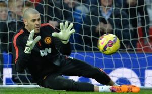 Bivši golman Barcelone i Manchester Uniteda nastavlja karijeru u belgijskom Standardu