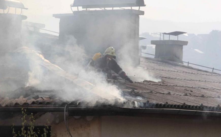 Tuzla: Jedna osoba smrtno stradala u požaru u privatnoj kući