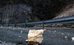 Stanje na putevima: Oprez, učestali odroni kamenja na kolovoz