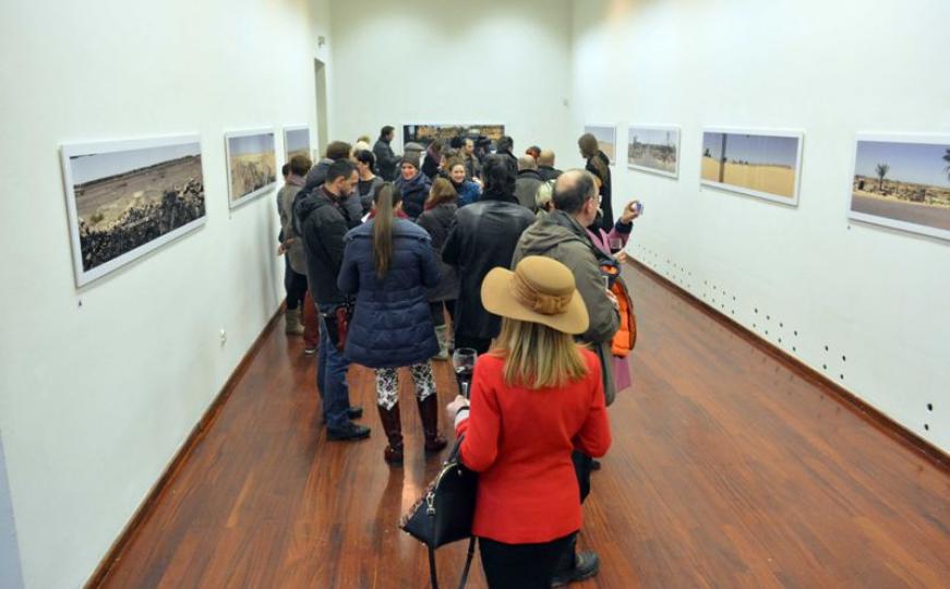 FOTO: U Umjetničkoj galeriji BiH postavljena izložba Zlatana Filipovića 'Prostori sjećanja'