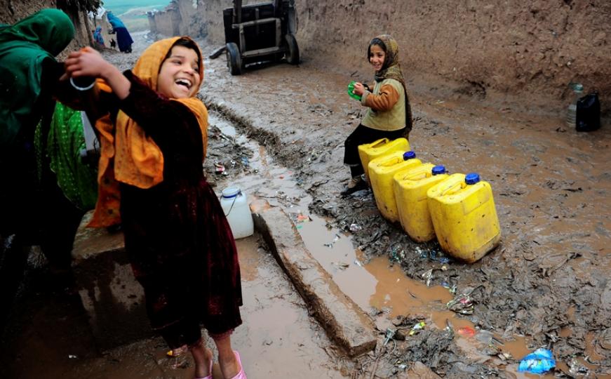 Težak život afganistanskih izbjeglica u Pakistanu: Blato i voda su njihova svakodnevnica (FOTO)