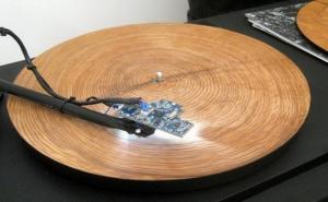 Kako zvuči drvo kada ga 'pustite' kao ploču (VIDEO) 