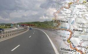 Stanje na putevima: U BiH pretežno vlažan kolovoz, umjerena frekvencija vozila