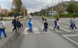 Vozači, oprez: Jutros počela škola, povećan broj djece na ulicama