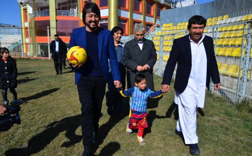 Messi će se sastati s fanom iz Afganistana: Dječak s fotografijom improviziranog dresa (FOTO)