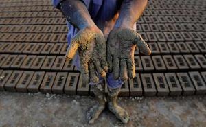 Moderno ropstvo: Rade od jutra do mraka, a dug se prenosi s generacije na generaciju (FOTO)