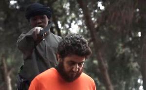 Užas: IS objavio video 10-godišnjaka kako ubija zarobljenika