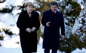 Turska: Davutoglu uz najviše državne počasti primio kancelarku Merkel (FOTO)