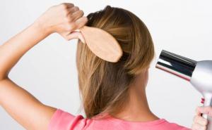 Plašite se sijedih: Obojite ih prirodnim putem!