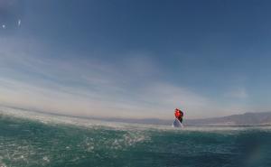 Pogledajte snimke spašavanje mladića koji je preživio brodolom (VIDEO)
