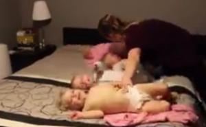 Najslađi, presmiješni haos: Kako izgleda kad četvoro djece spremate za spavanje... (VIDEO)