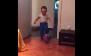 Maleni Edin Džeko zamalo razbio kameru razornim udarcem (VIDEO)