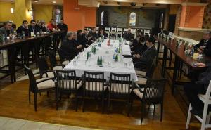 Počeo sudbonosni sastanak za opstanak Veleža: Od 83 pozvane utjecajne osobe došlo svega 28