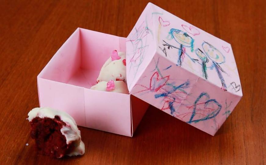 Napravite sami: Kutija za poklon od dječijih crteža (VIDEO)