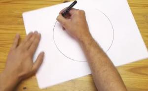 Kad vidite kako je nacrtao savršeni krug, odmah ćete i sami probati da to uradite (VIDEO)