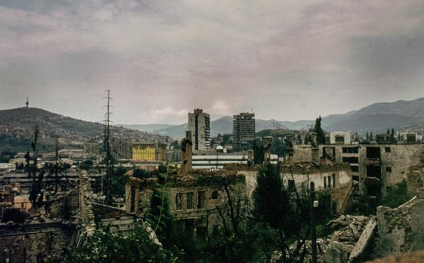 Sarajevska ljubavna priča: Kako je jedna fotografija otkrila radost i tugu rata u BiH