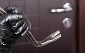 Srbac: Vezao staricu i ukrao zlato i 70 KM