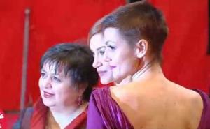 Vedrana Seksan zasjenila elegancijom: Atmosfera s crvenog tepiha premijere 'Smrti u Sarajevu'