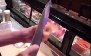 Kako oguliti jabuku za deset sekundi? (VIDEO)