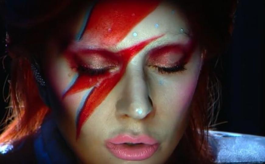 Lady Gaga pokazala kako se to radi: Pogledajte ovaj tribute za Bowieja (VIDEO)