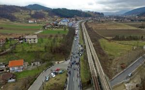 Blokada ceste M-17: Radnici Krivaje-Mobel ne žele otići bez rješenja (FOTO+VIDEO)