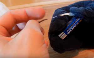 Kako najjednostavnije zapaliti vatru bez upaljača? (VIDEO)