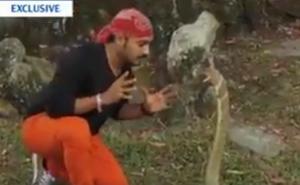 Neobičan preokret: Kad se čovjek i kobra 'sprijatelje' (VIDEO)