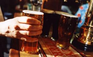 Vlada FBiH podržava povećanje kazni sa 150 na 400 KM za točenje alkoholnih pića maloljetnicima