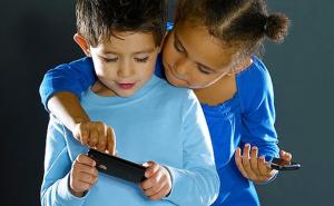 Djeca i mobiteli: Da li dopustiti, kada i u kojoj mjeri?
