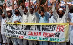 Iranski državni mediji prikupili 600 hiljada dolara za ubistvo pisca Salmana Rushdieja