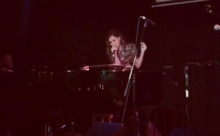 Zrinka Cvitešić u New Yorku zapjevala sevdalinku (VIDEO)