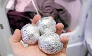 Nevjerovatan savjet: U mašinu ubacite kuglicu od aluminijske folije (VIDEO)