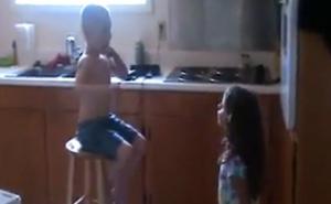 Pogledajte zašto: Djevojčica zaprosila dječaka, a on počeo da plače! (VIDEO)