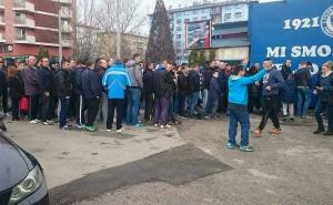 FOTO: Ludnica na Grbavici, Manijaci u redovima čekaju svoju kartu...