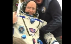 Na Zemlju se vratio Scott Kelly nakon godinu dana u svemiru (VIDEO)