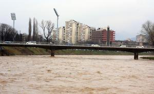 Mladić skočio s mosta u centru Zenice, spasili ga prijatelji