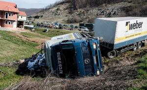 Kosovo: Opozicija prevrnula kamion s robom iz Srbije