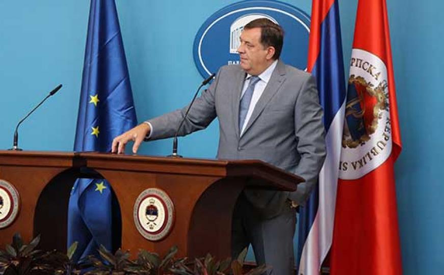 Umjesto Skupštine RS, Milorad Dodik dogovorio konverziju kredita u francima
