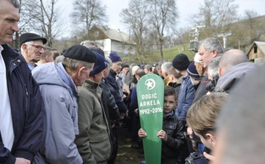 FOTO: Olovo se oprostilo od ubijene Arnele Đogić