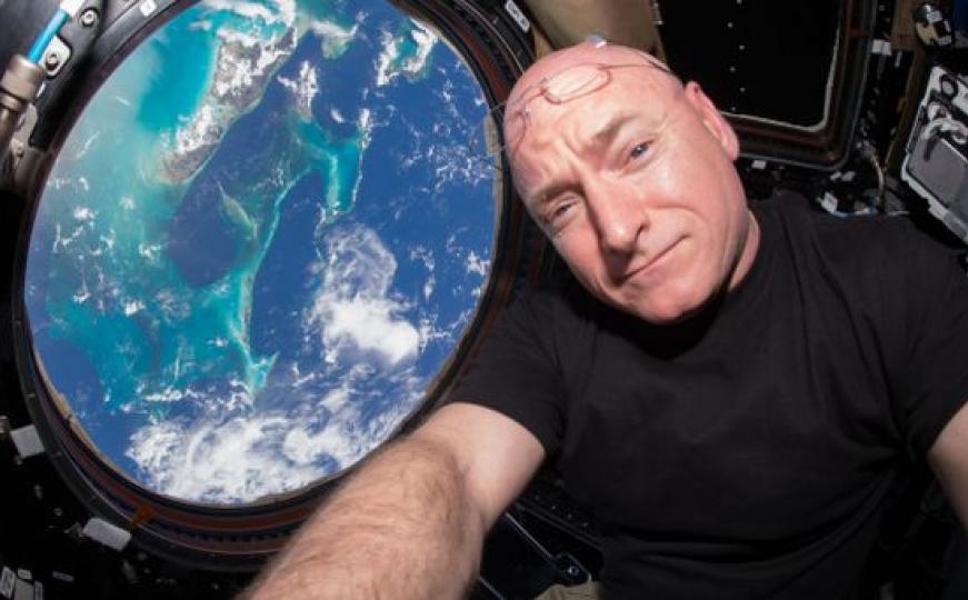 Astronaut nakon godine dana u svemiru: Vratio se viši i mlađi od brata blizanca